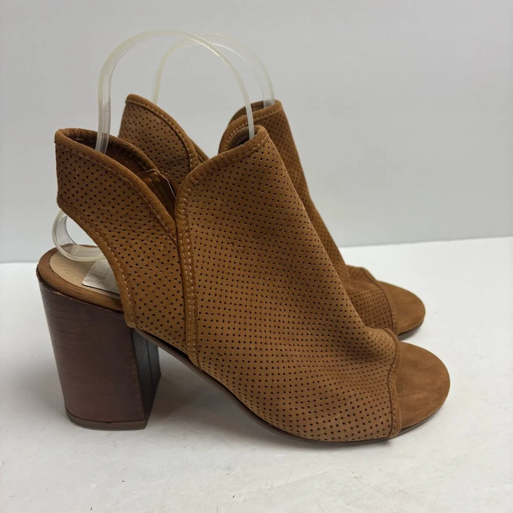 Steve Madden Cody Brown Tan Perforated Peep Toe Booties Heeled Women’s Size 8